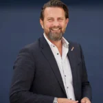 Philipp Leisen. Geschäftsführer und Makler im Heimatbüro